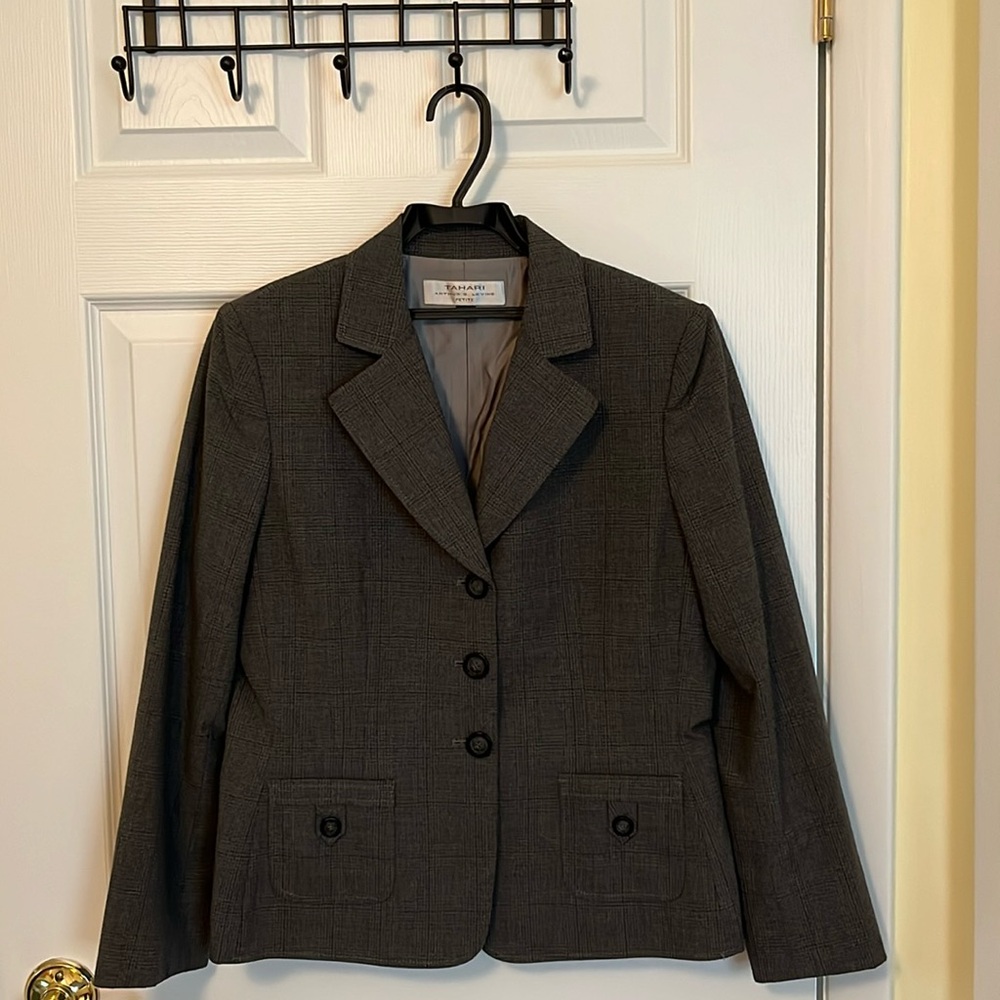 Tahari blazer